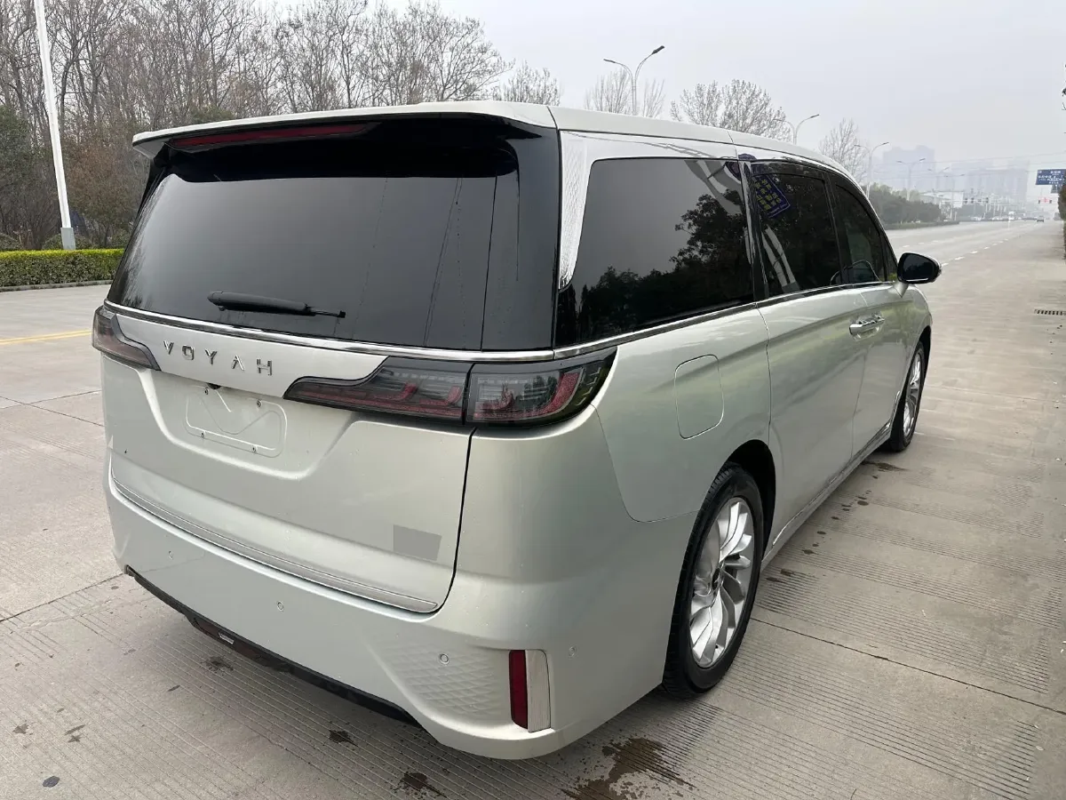 2022 Voyah Dream 1.5T 136HP L4 PHEV 25.57KWH,autocango,china used car exporter,china ev exporter,chinese used car exporter,chinese used ev exporter