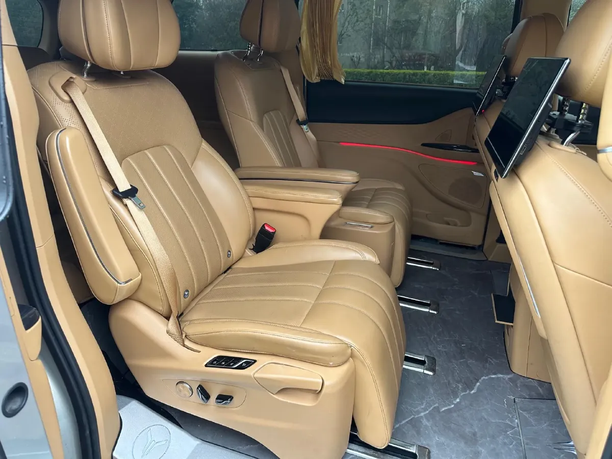 2022 Voyah Dream 1.5T 136HP L4 PHEV 25.57KWH,autocango,china used car exporter,china ev exporter,chinese used car exporter,chinese used ev exporter