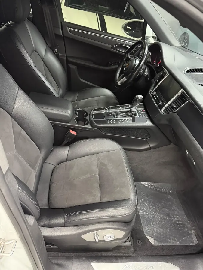 2017 YuTong T7 6.0L 316HP V8 6AT,autocango,china used car exporter,china ev exporter,chinese used car exporter,chinese used ev exporter