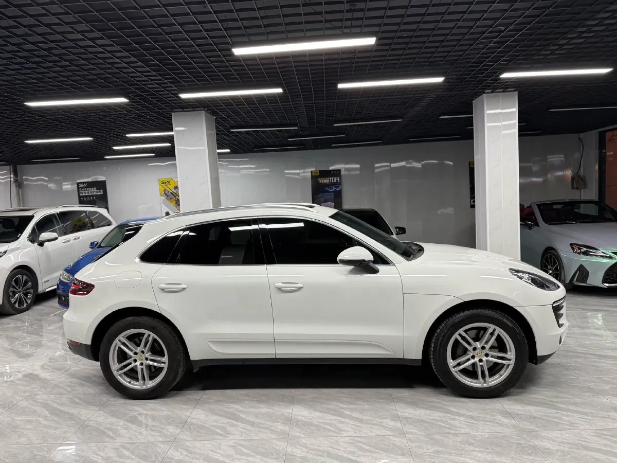 2017 YuTong T7 6.0L 316HP V8 6AT,autocango,china used car exporter,china ev exporter,chinese used car exporter,chinese used ev exporter