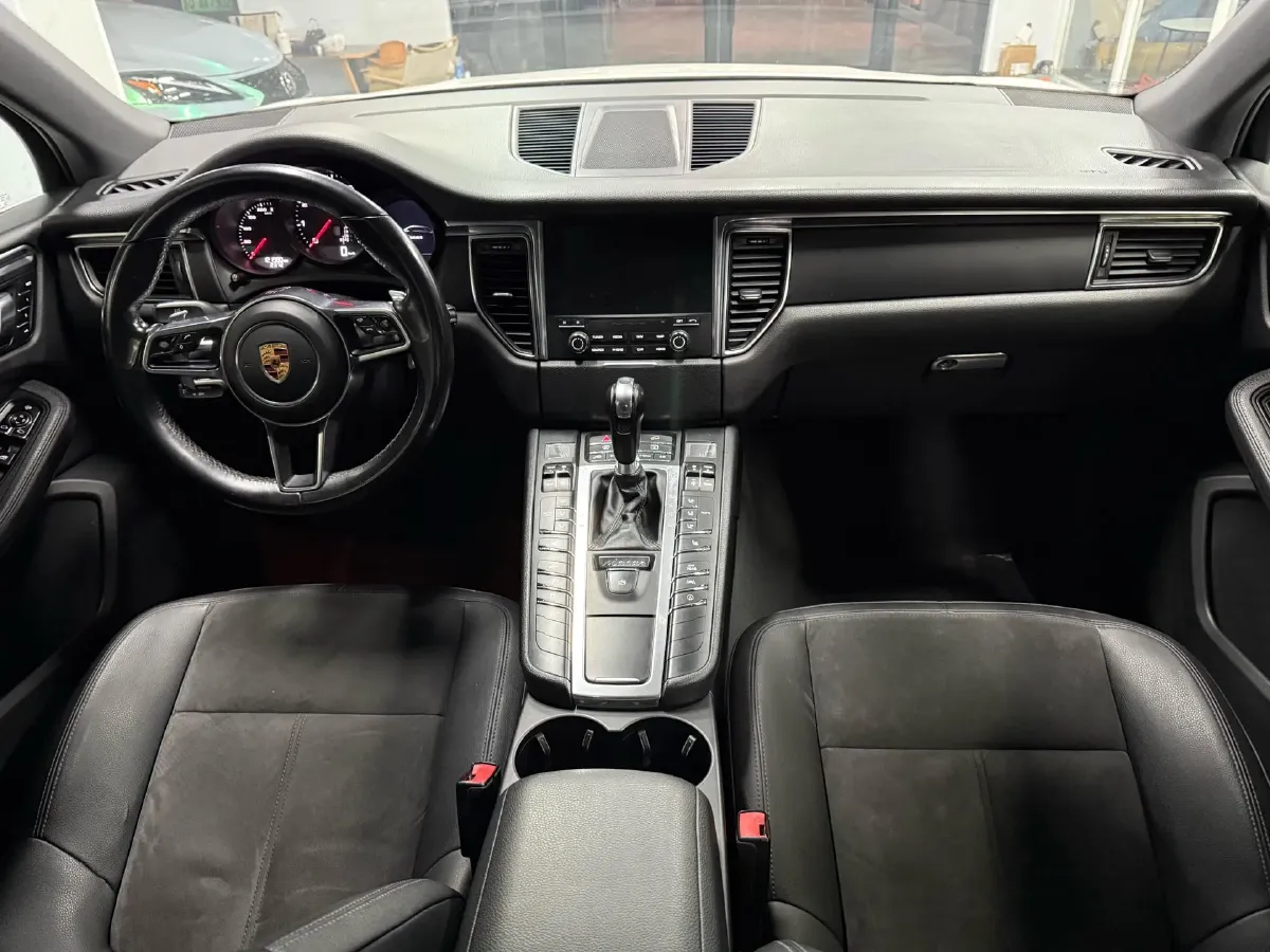 2017 YuTong T7 6.0L 316HP V8 6AT,autocango,china used car exporter,china ev exporter,chinese used car exporter,chinese used ev exporter