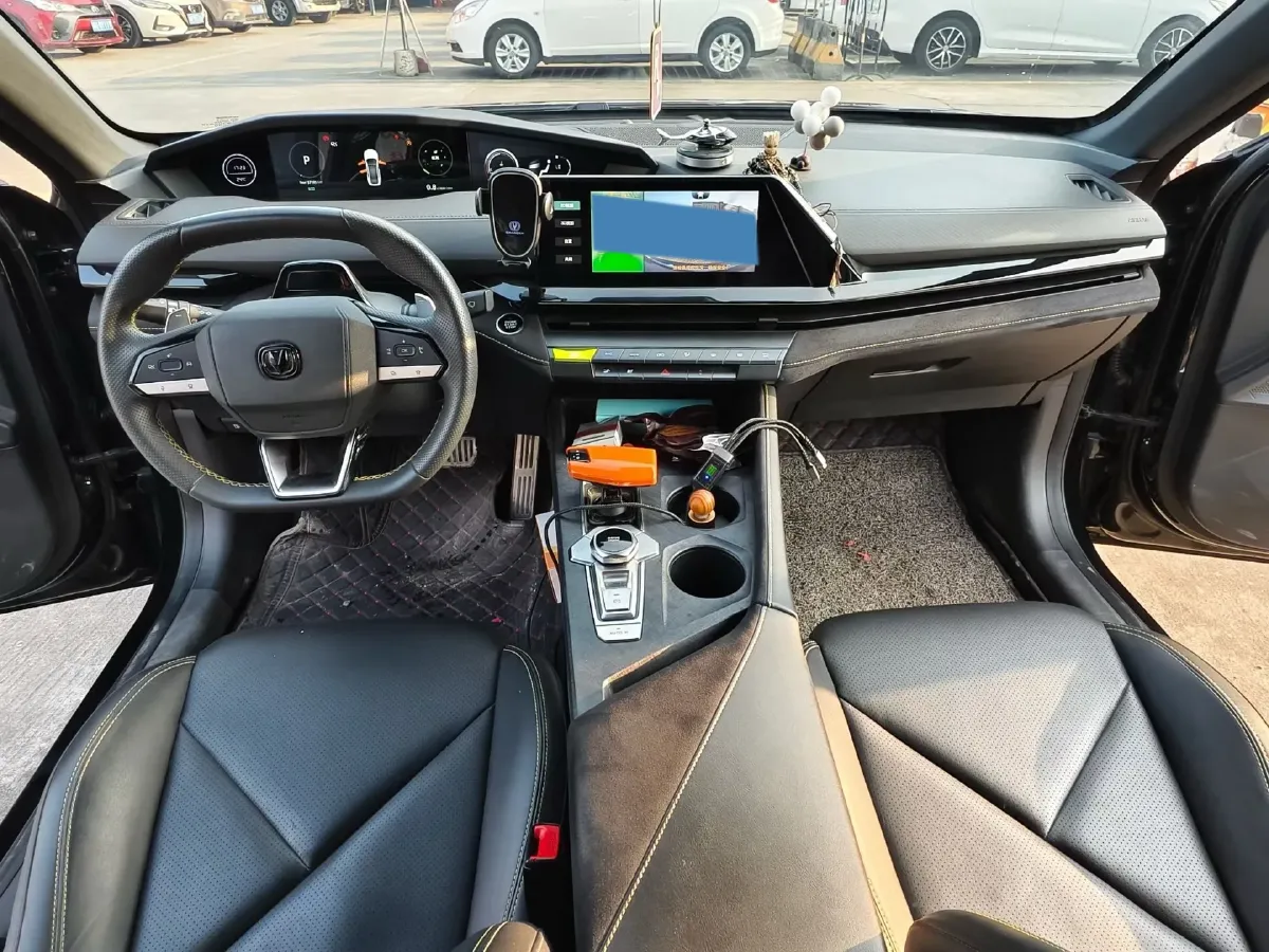 2022 ChangAn UNI-V 1.5T 188HP L4 7DCT,autocango,china used car exporter,china ev exporter,chinese used car exporter,chinese used ev exporter