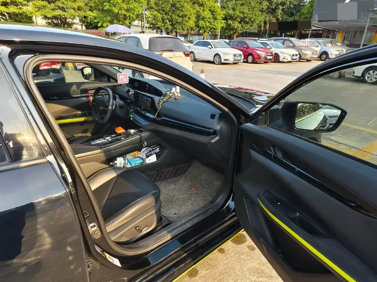 2022 ChangAn UNI-V 1.5T 188HP L4 7DCT,autocango,china used car exporter,china ev exporter,chinese used car exporter,chinese used ev exporter