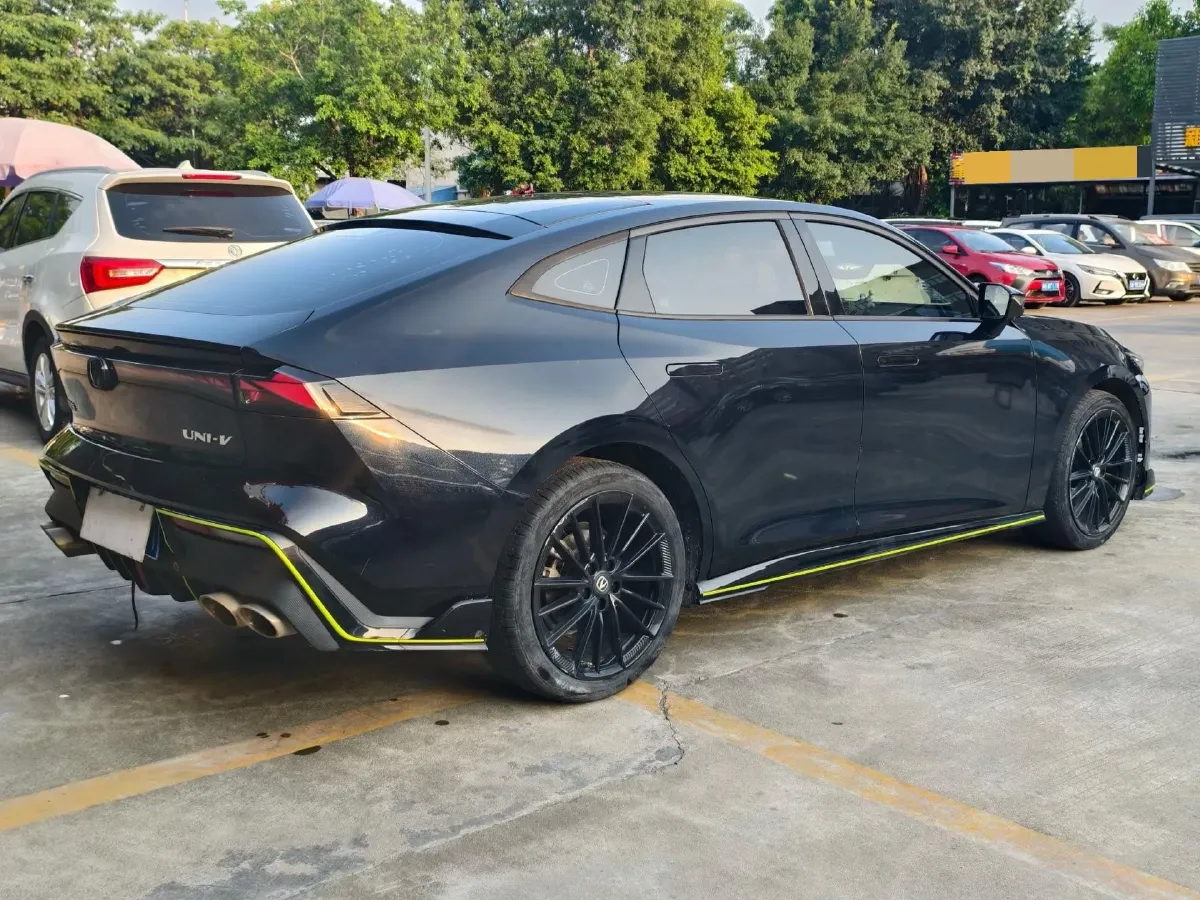 2022 ChangAn UNI-V 1.5T 188HP L4 7DCT,autocango,china used car exporter,china ev exporter,chinese used car exporter,chinese used ev exporter