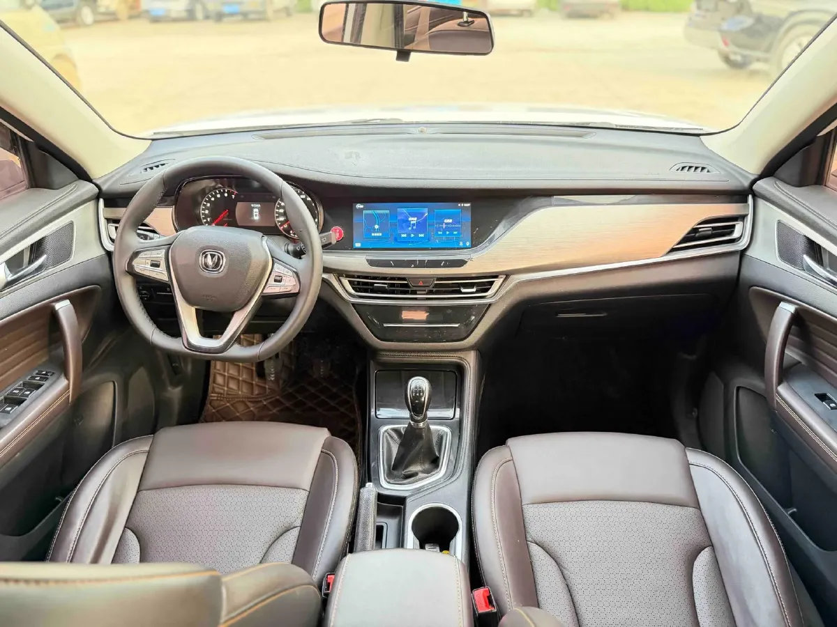 2019 ChangAn CS35 Plus 1.6L 128HP L4 5MT,autocango,china used car exporter,china ev exporter,chinese used car exporter,chinese used ev exporter