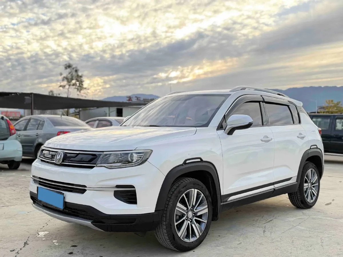 2019 ChangAn CS35 Plus 1.6L 128HP L4 5MT,autocango,china used car exporter,china ev exporter,chinese used car exporter,chinese used ev exporter