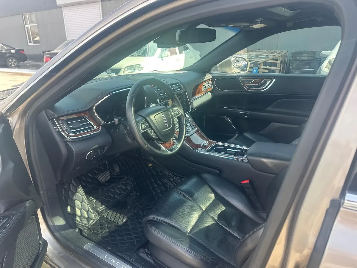 2018 Lincoln Continental 2.0T 261HP L4 6AT,autocango,china used car exporter,china ev exporter,chinese used car exporter,chinese used ev exporter