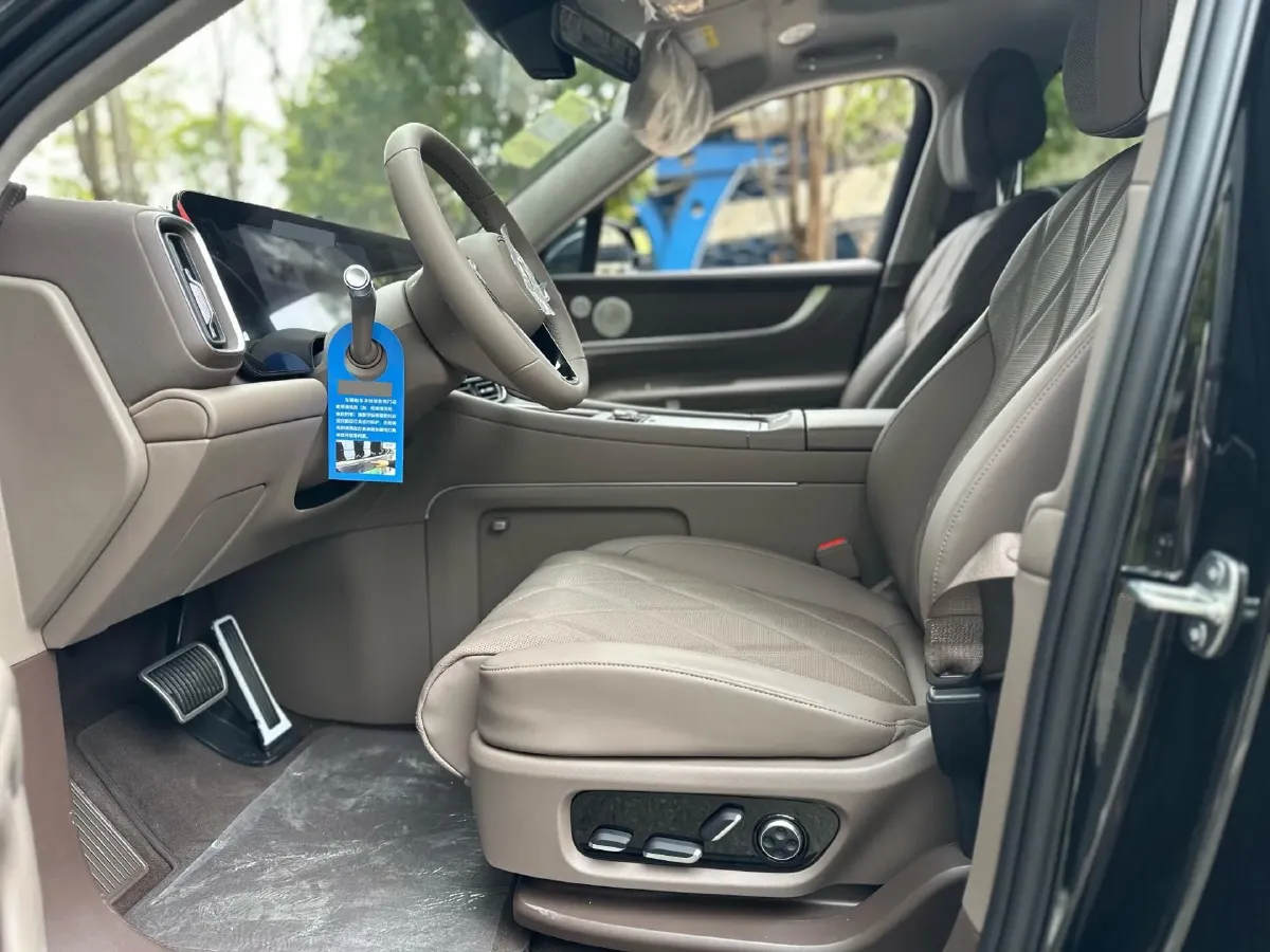 2025 AITO AITO M9 REEV 160HP REEV 52KWH,autocango,china used car exporter,china ev exporter,chinese used car exporter,chinese used ev exporter