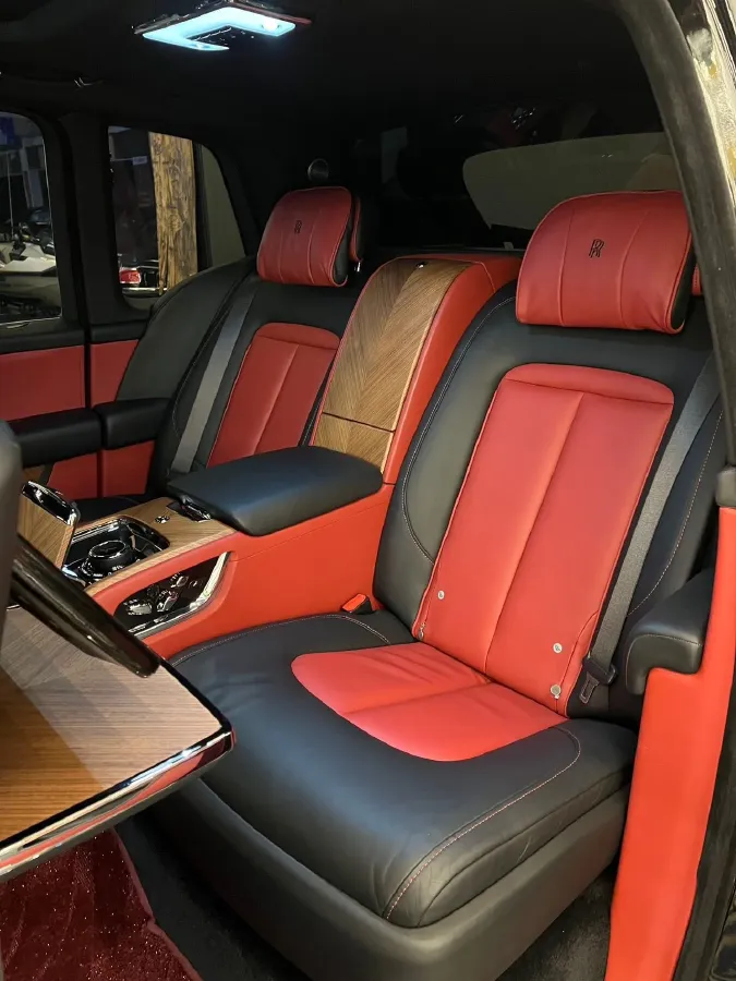 2018 Rolls-Royce Cullinan 6.7T 571HP V12 8AT,autocango,china used car exporter,china ev exporter,chinese used car exporter,chinese used ev exporter