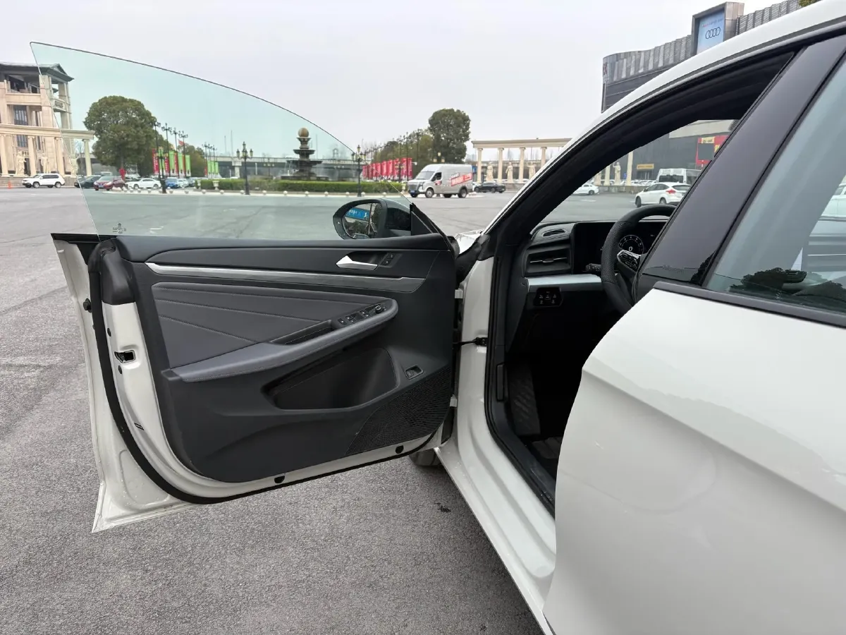 2026 Volkswagen Lamando 2.0T 220HP L4 7DCT,autocango,china used car exporter,china ev exporter,chinese used car exporter,chinese used ev exporter