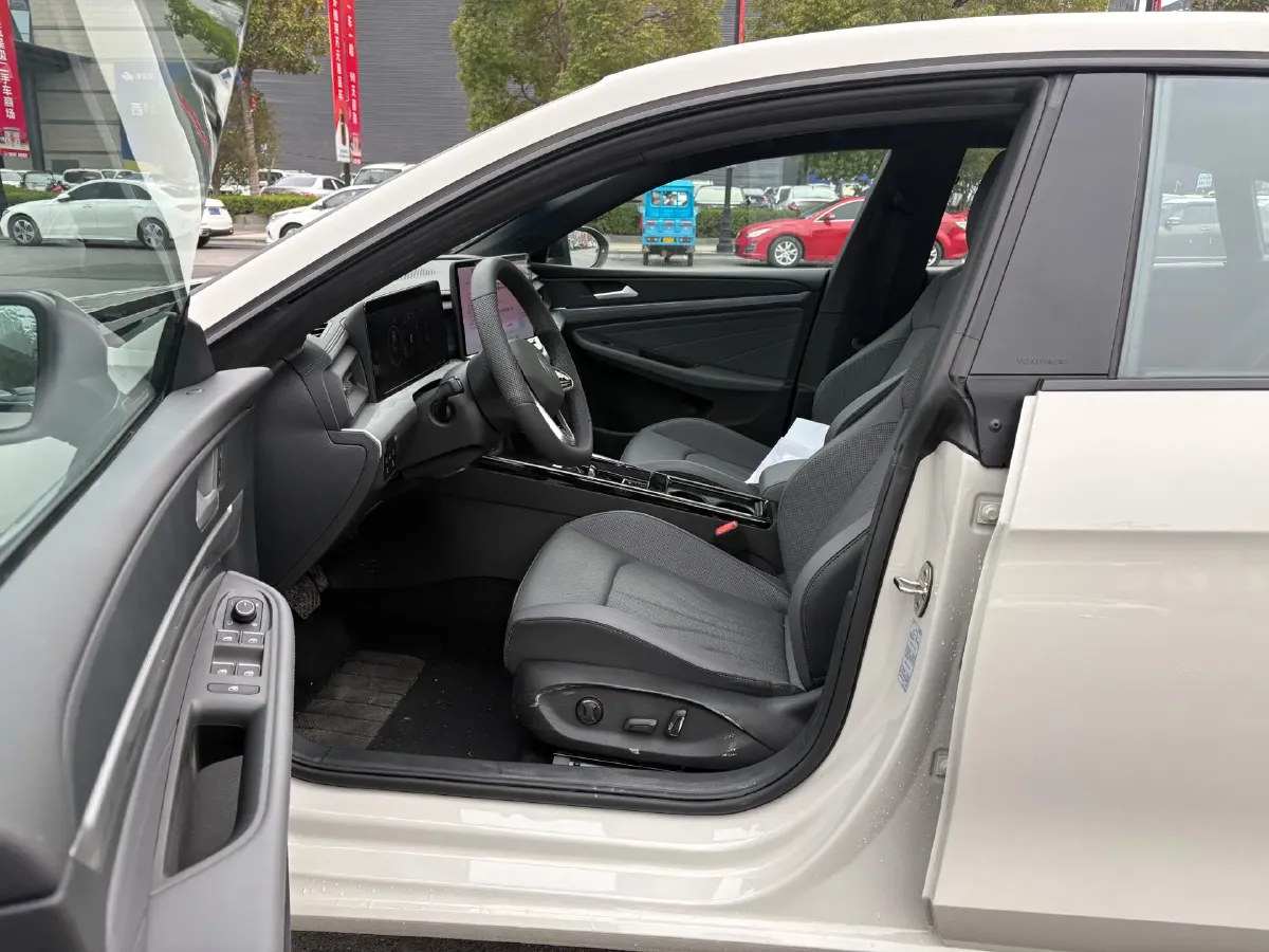 2026 Volkswagen Lamando 2.0T 220HP L4 7DCT,autocango,china used car exporter,china ev exporter,chinese used car exporter,chinese used ev exporter