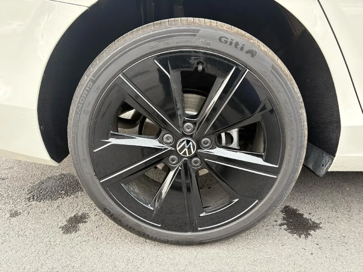 2026 Volkswagen Lamando 2.0T 220HP L4 7DCT,autocango,china used car exporter,china ev exporter,chinese used car exporter,chinese used ev exporter