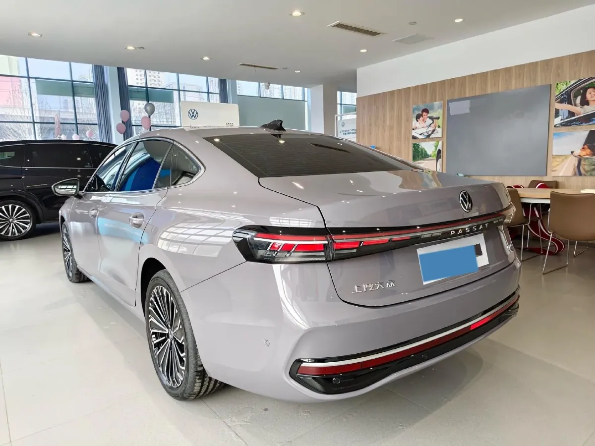 2025 Volkswagen Passat 2.0T 220HP L4 7DCT,autocango,china used car exporter,china ev exporter,chinese used car exporter,chinese used ev exporter