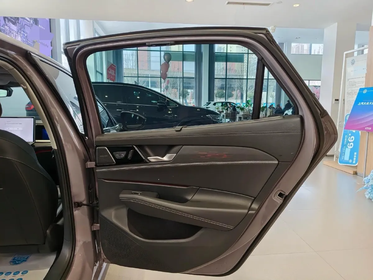 2025 Volkswagen Passat 2.0T 220HP L4 7DCT,autocango,china used car exporter,china ev exporter,chinese used car exporter,chinese used ev exporter