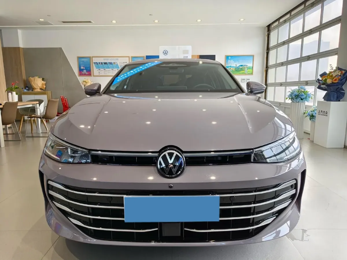 2025 Volkswagen Passat 2.0T 220HP L4 7DCT,autocango,china used car exporter,china ev exporter,chinese used car exporter,chinese used ev exporter