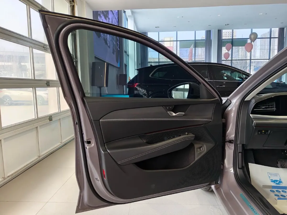 2025 Volkswagen Passat 2.0T 220HP L4 7DCT,autocango,china used car exporter,china ev exporter,chinese used car exporter,chinese used ev exporter