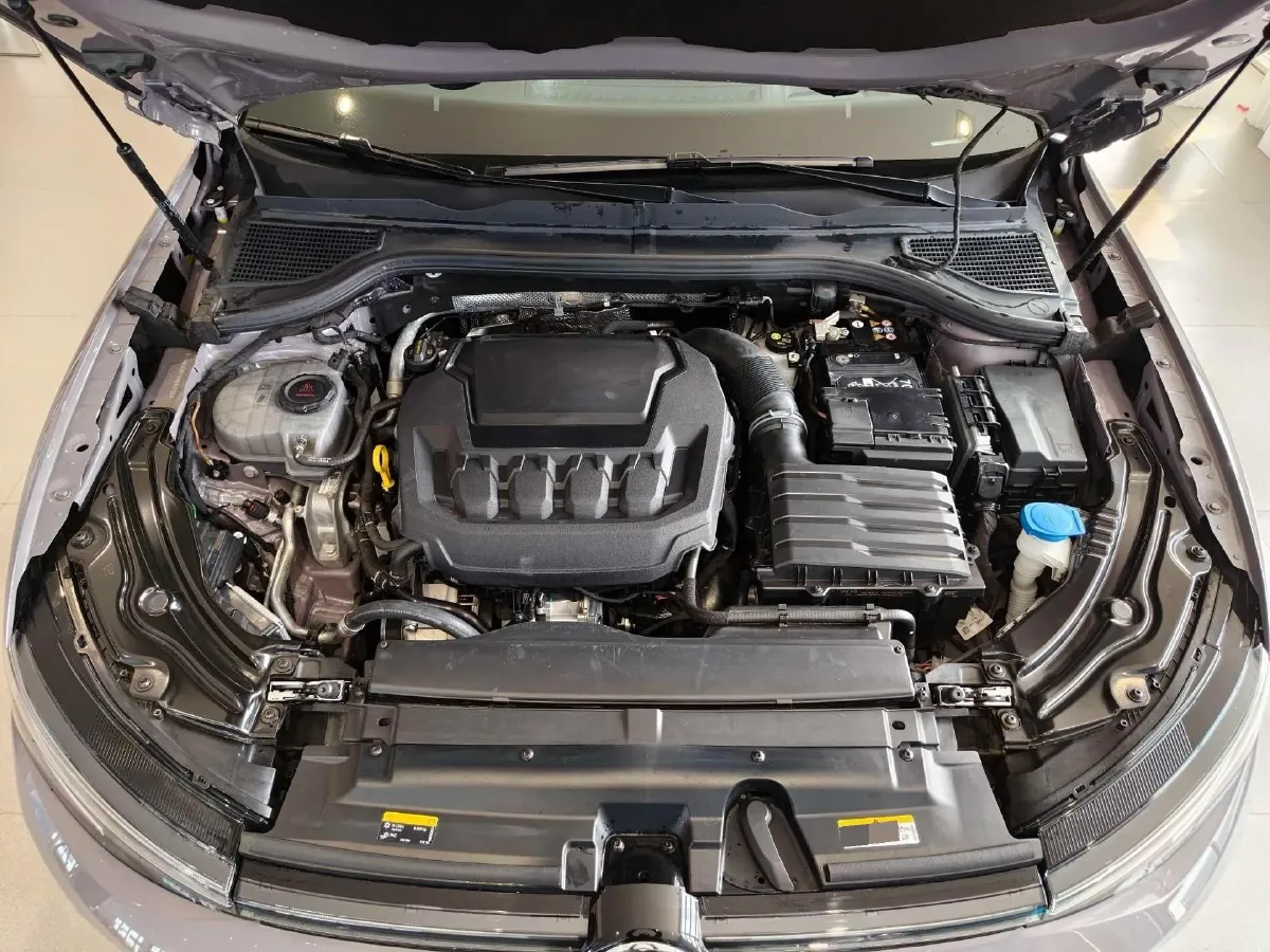 2025 Volkswagen Passat 2.0T 220HP L4 7DCT,autocango,china used car exporter,china ev exporter,chinese used car exporter,chinese used ev exporter