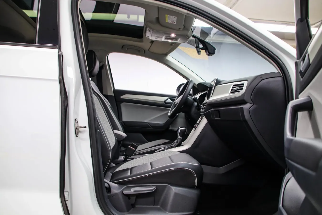 2023 Volkswagen T-Roc 1.4T 150HP L4 7DCT,autocango,china used car exporter,china ev exporter,chinese used car exporter,chinese used ev exporter