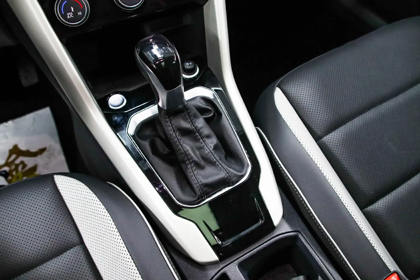 2023 Volkswagen T-Roc 1.4T 150HP L4 7DCT,autocango,china used car exporter,china ev exporter,chinese used car exporter,chinese used ev exporter