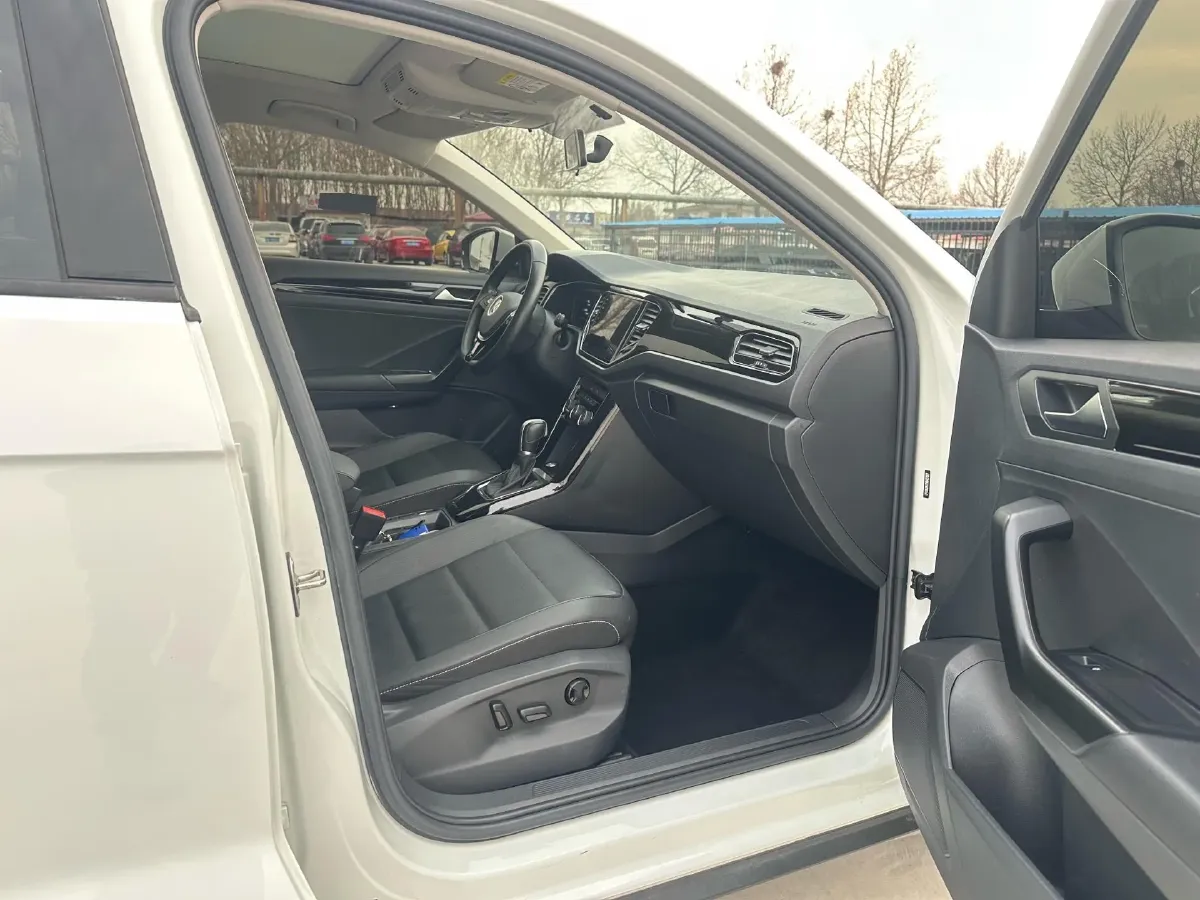 2022 Volkswagen T-Roc 1.4T 150HP L4 7DCT,autocango,china used car exporter,china ev exporter,chinese used car exporter,chinese used ev exporter