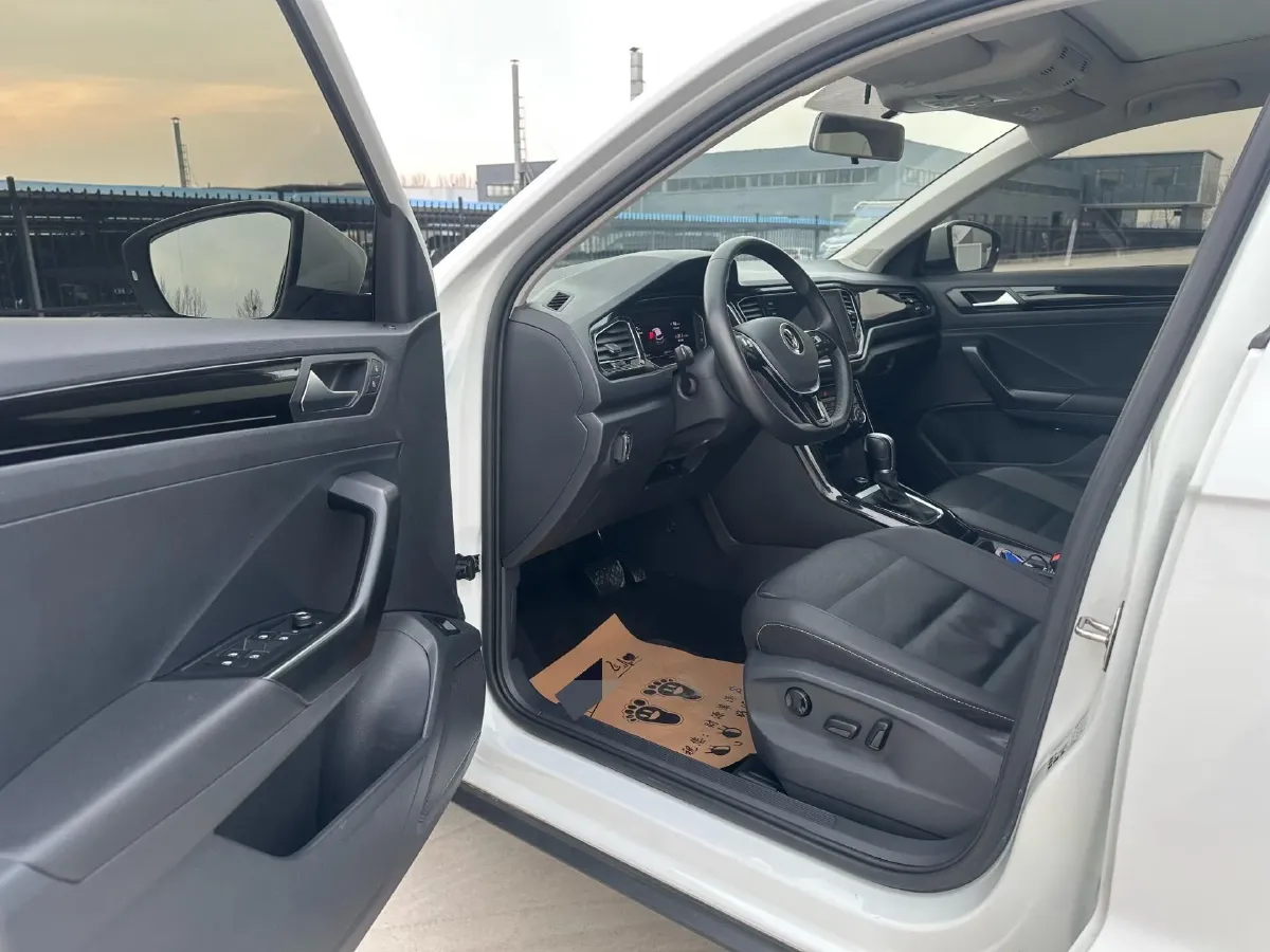 2022 Volkswagen T-Roc 1.4T 150HP L4 7DCT,autocango,china used car exporter,china ev exporter,chinese used car exporter,chinese used ev exporter