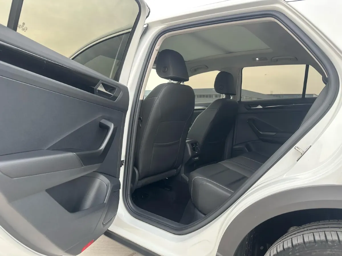 2022 Volkswagen T-Roc 1.4T 150HP L4 7DCT,autocango,china used car exporter,china ev exporter,chinese used car exporter,chinese used ev exporter