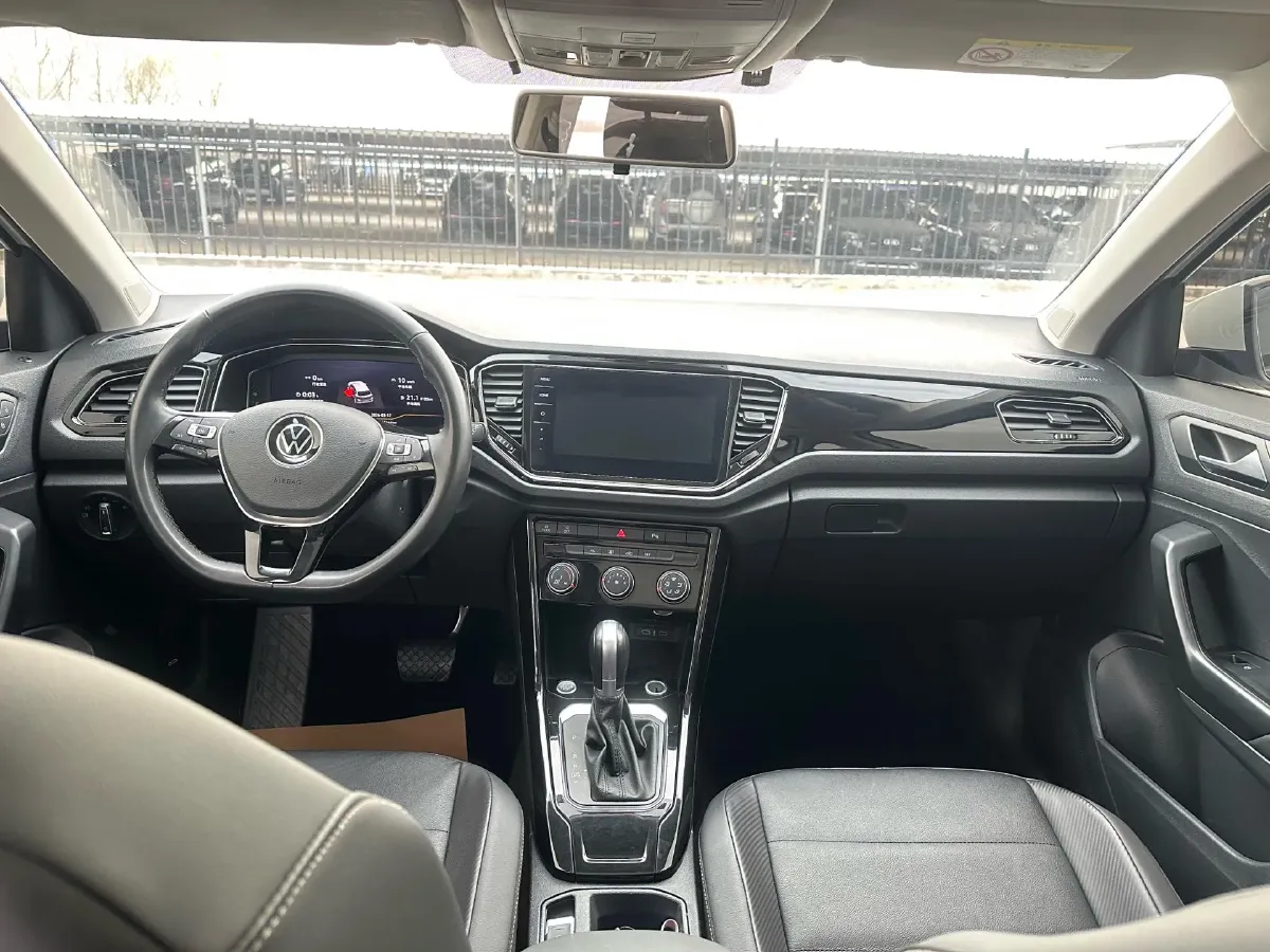 2022 Volkswagen T-Roc 1.4T 150HP L4 7DCT,autocango,china used car exporter,china ev exporter,chinese used car exporter,chinese used ev exporter