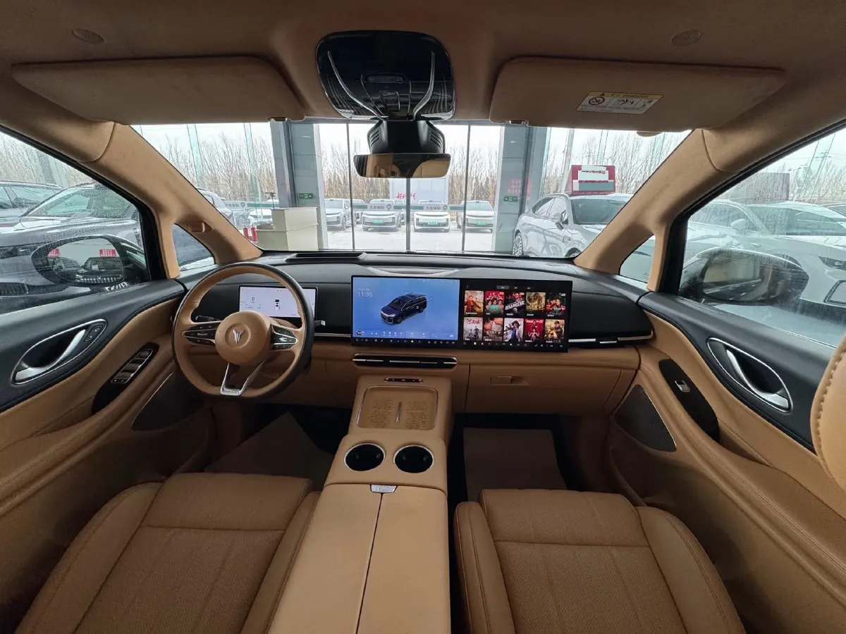 2025 Voyah Dream BEV 108.7KWH,autocango,china used car exporter,china ev exporter,chinese used car exporter,chinese used ev exporter