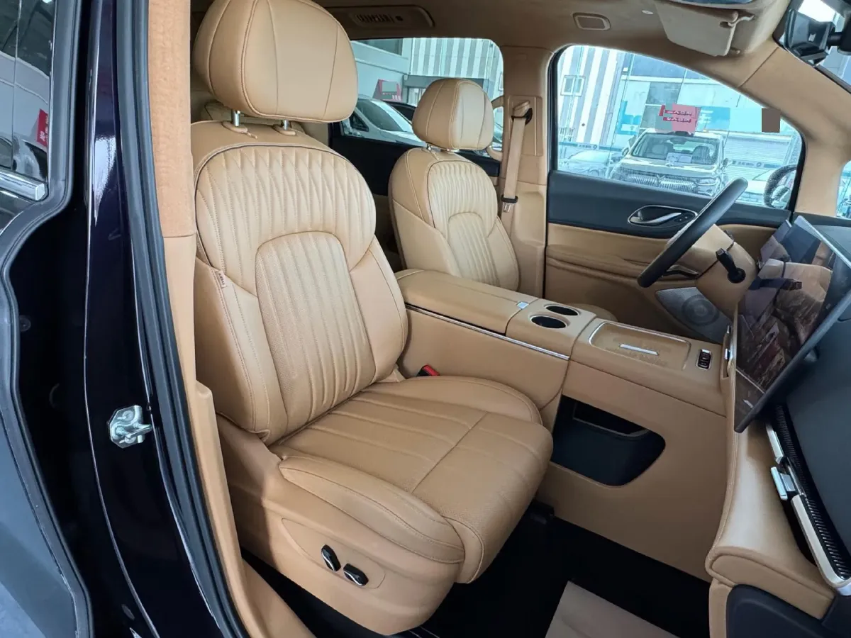 2025 Voyah Dream BEV 108.7KWH,autocango,china used car exporter,china ev exporter,chinese used car exporter,chinese used ev exporter