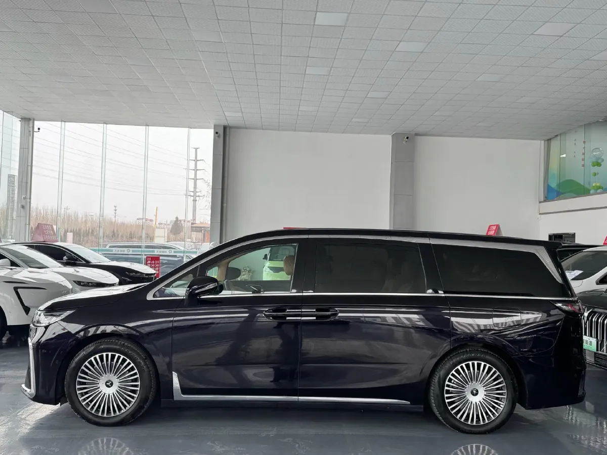 2025 Voyah Dream BEV 108.7KWH,autocango,china used car exporter,china ev exporter,chinese used car exporter,chinese used ev exporter