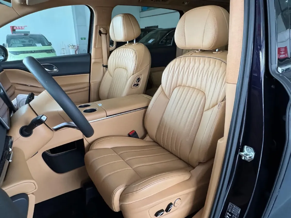 2025 Voyah Dream BEV 108.7KWH,autocango,china used car exporter,china ev exporter,chinese used car exporter,chinese used ev exporter