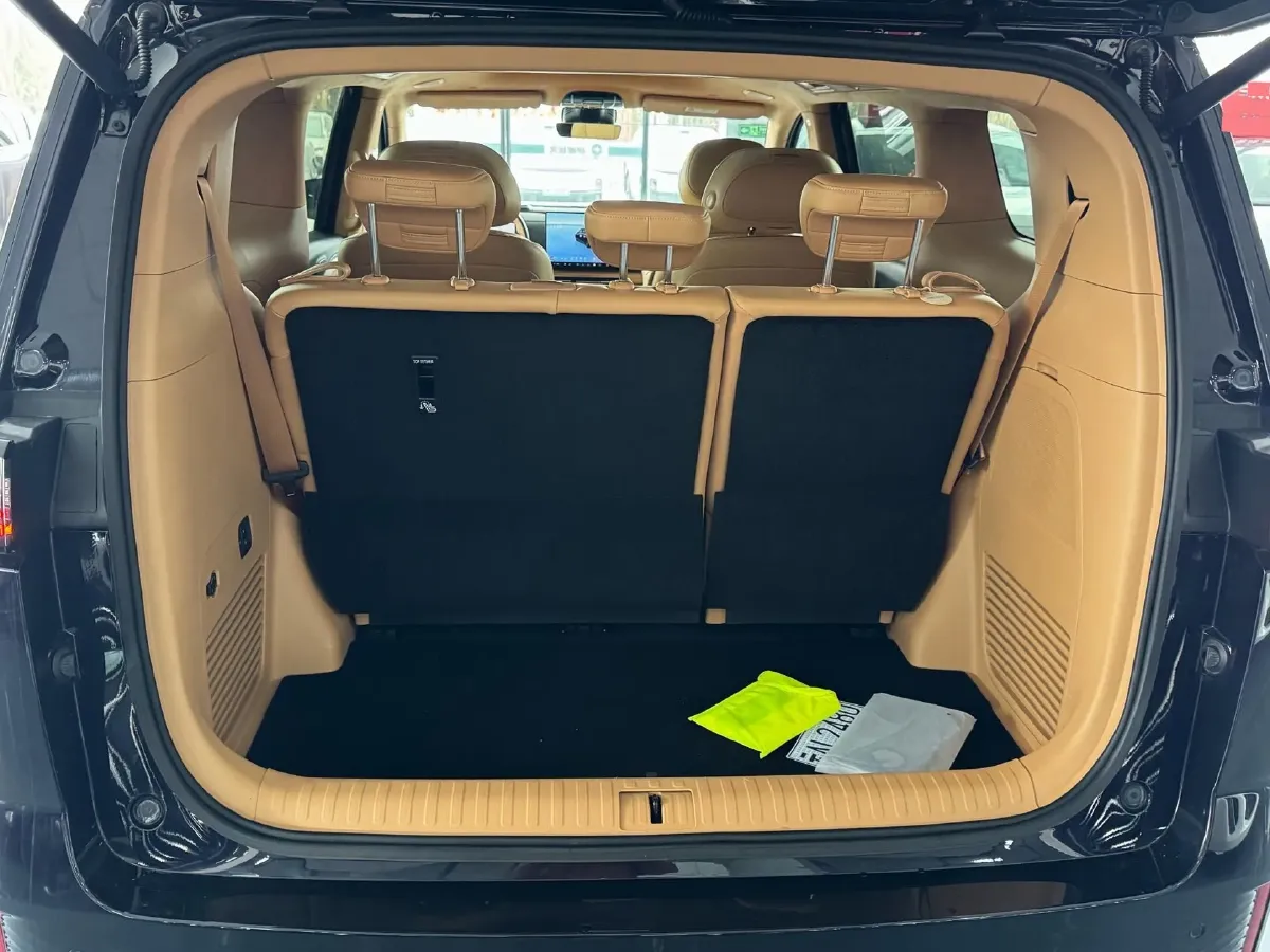 2025 Voyah Dream BEV 108.7KWH,autocango,china used car exporter,china ev exporter,chinese used car exporter,chinese used ev exporter