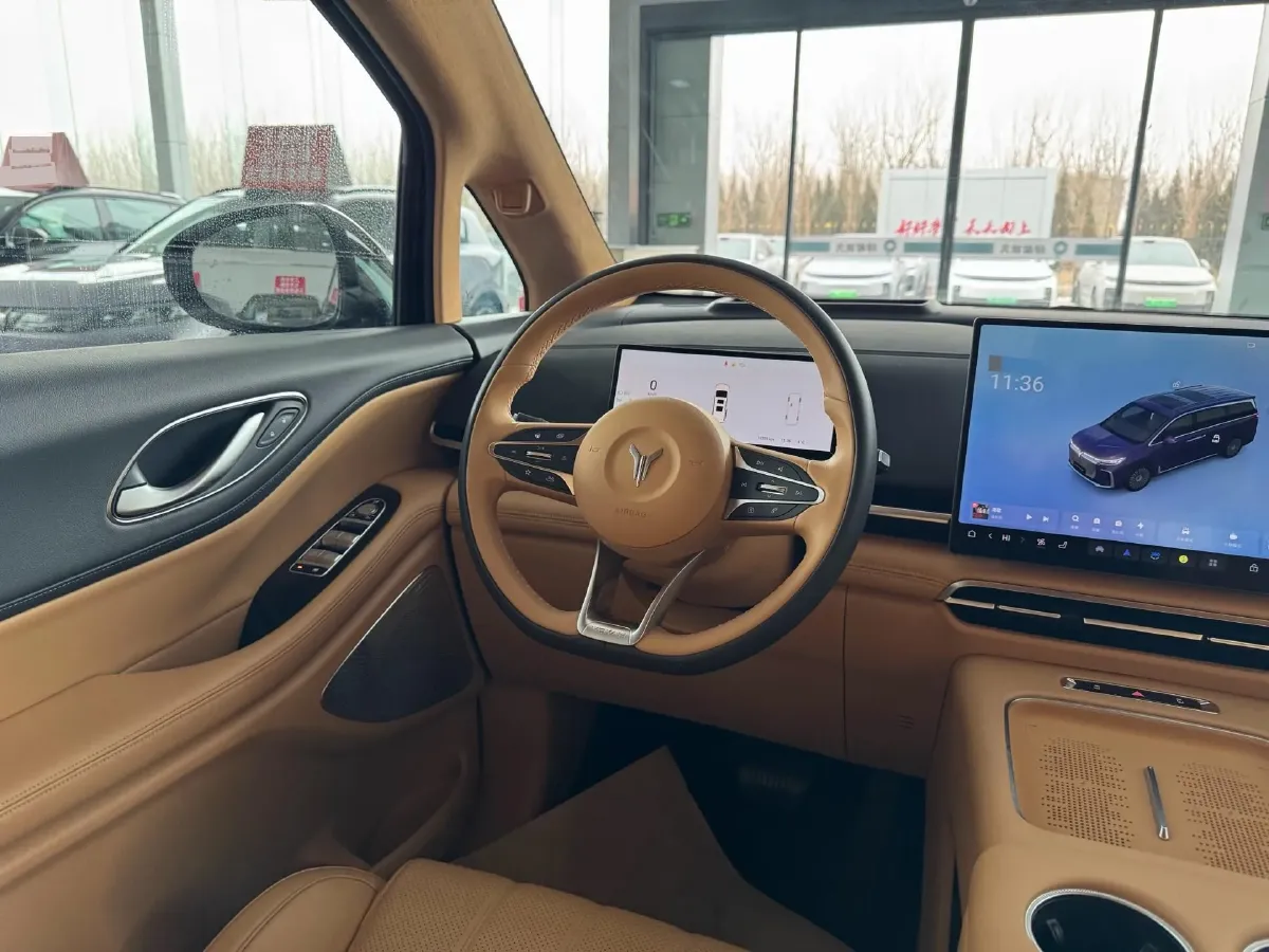 2025 Voyah Dream BEV 108.7KWH,autocango,china used car exporter,china ev exporter,chinese used car exporter,chinese used ev exporter