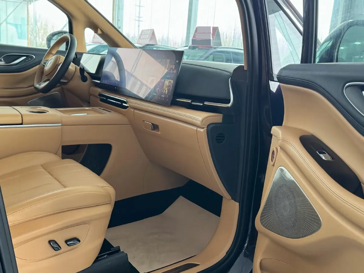 2025 Voyah Dream BEV 108.7KWH,autocango,china used car exporter,china ev exporter,chinese used car exporter,chinese used ev exporter