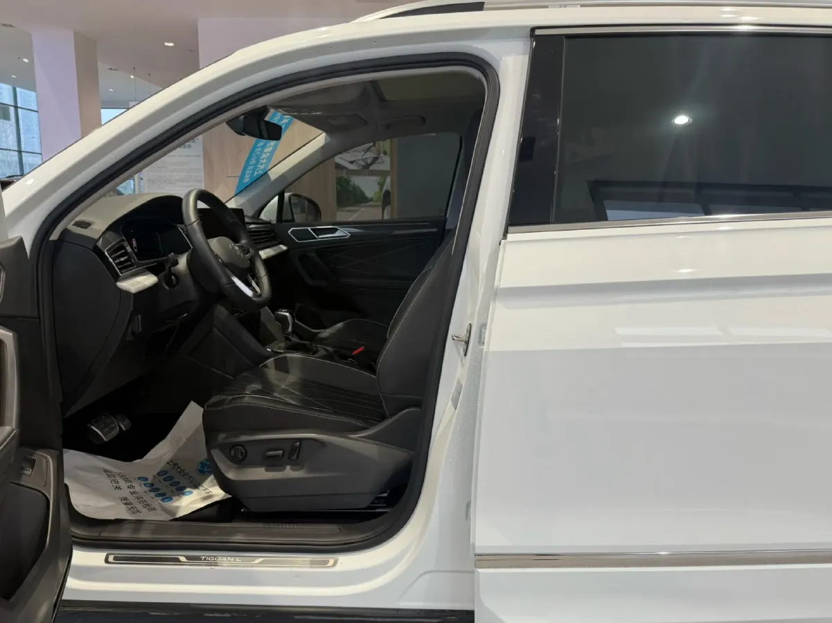 2024 Volkswagen Tiguan L 2.0T 186HP L4 7DCT,autocango,china used car exporter,china ev exporter,chinese used car exporter,chinese used ev exporter