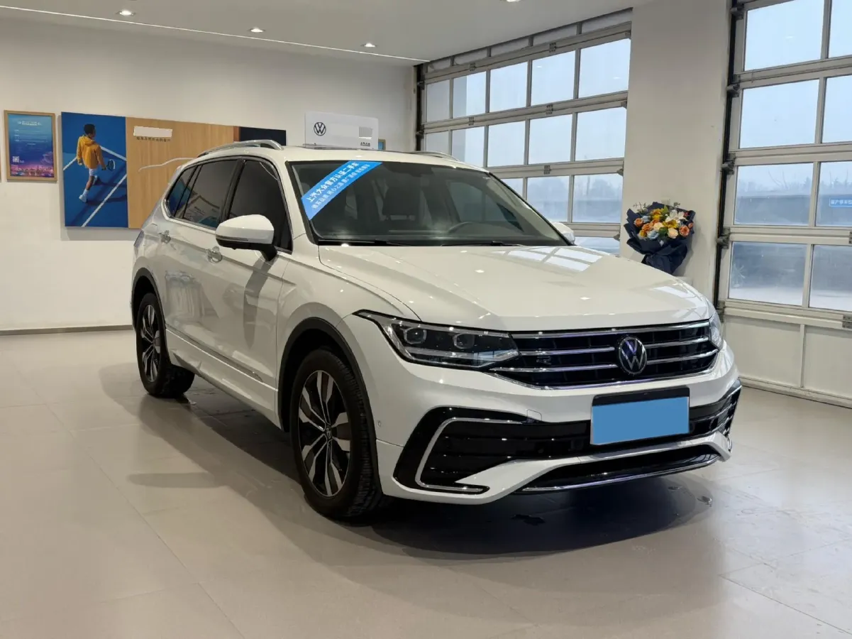 2024 Volkswagen Tiguan L 2.0T 186HP L4 7DCT,autocango,china used car exporter,china ev exporter,chinese used car exporter,chinese used ev exporter