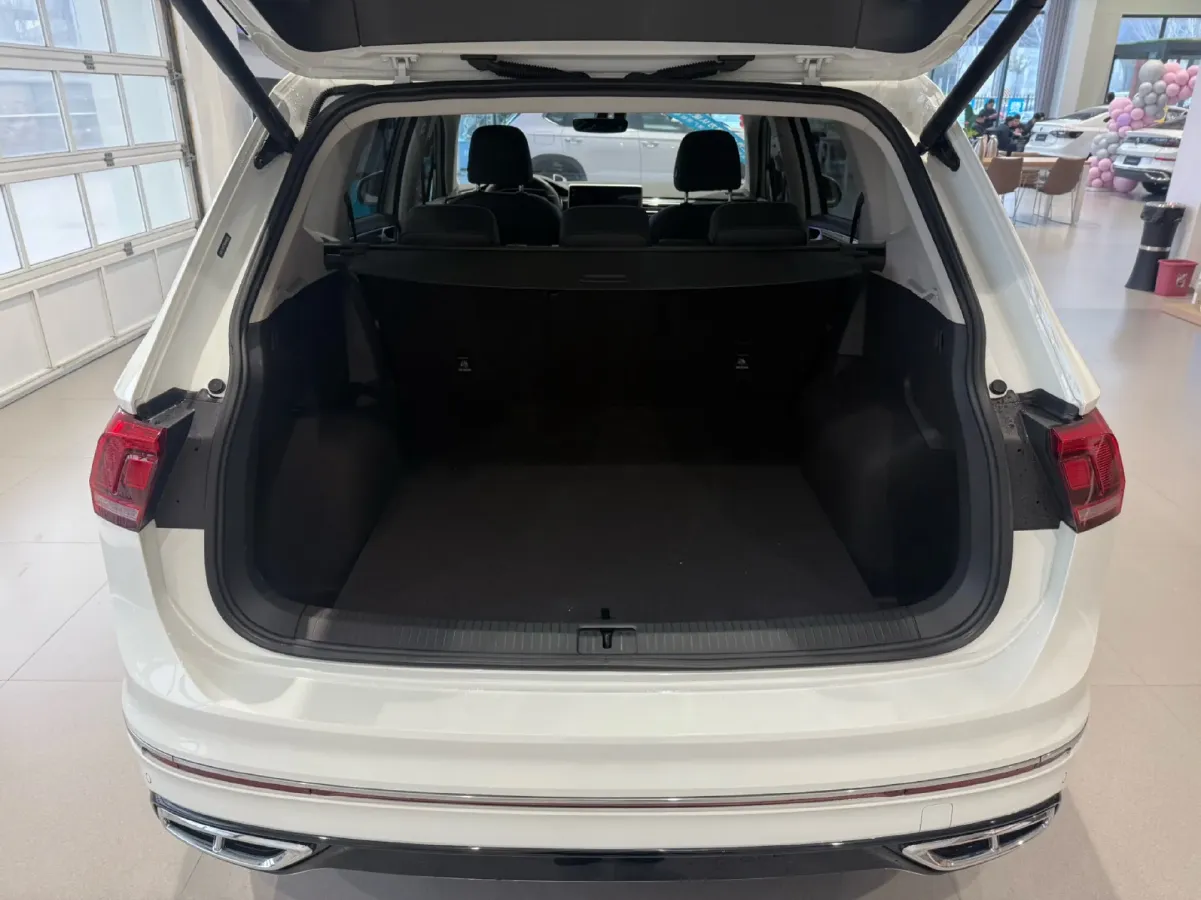 2024 Volkswagen Tiguan L 2.0T 186HP L4 7DCT,autocango,china used car exporter,china ev exporter,chinese used car exporter,chinese used ev exporter