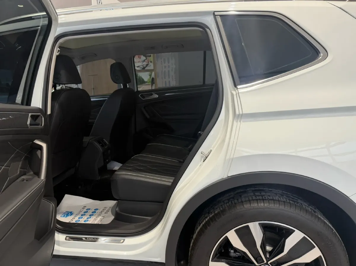 2024 Volkswagen Tiguan L 2.0T 186HP L4 7DCT,autocango,china used car exporter,china ev exporter,chinese used car exporter,chinese used ev exporter