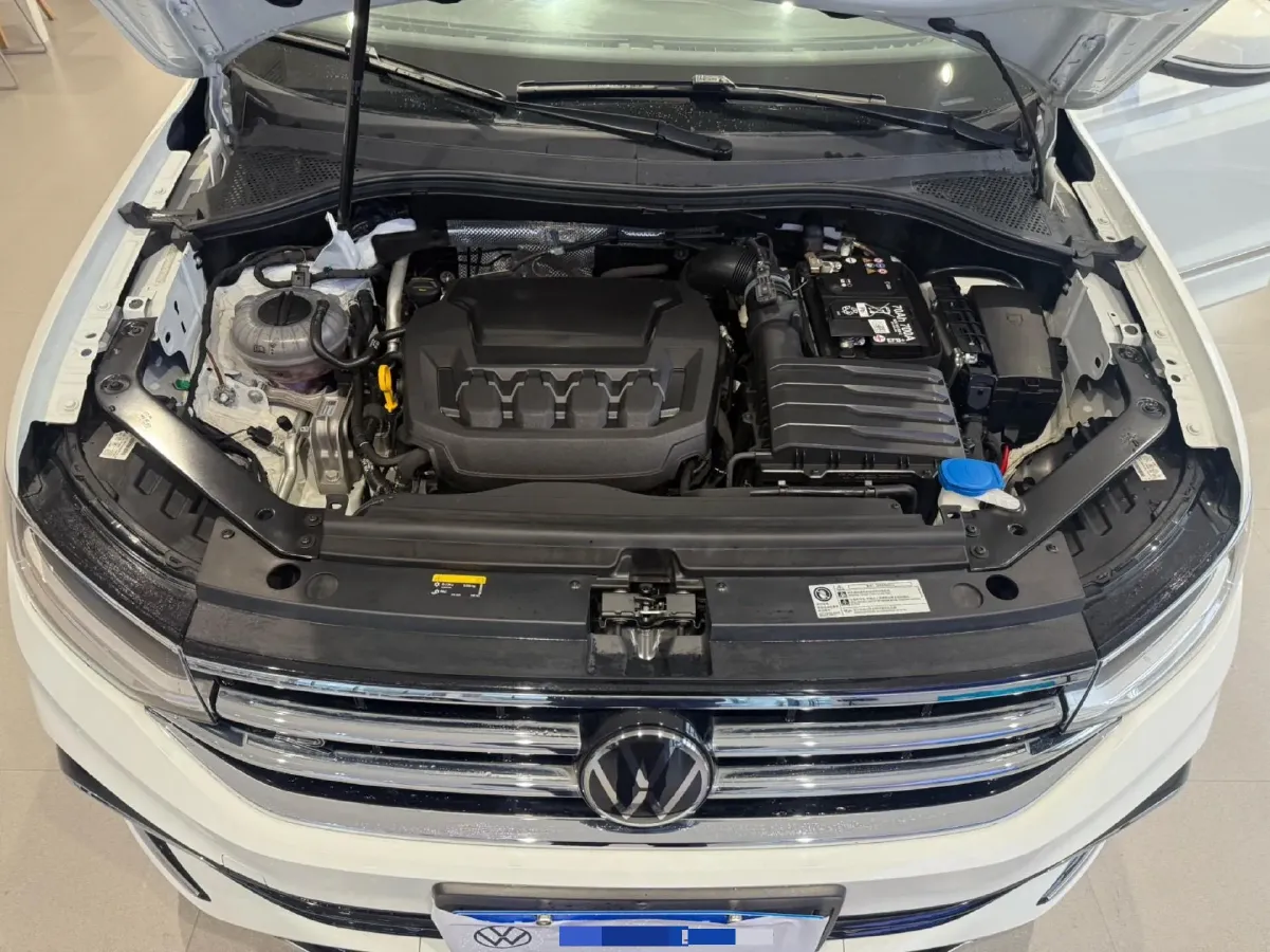 2024 Volkswagen Tiguan L 2.0T 186HP L4 7DCT,autocango,china used car exporter,china ev exporter,chinese used car exporter,chinese used ev exporter