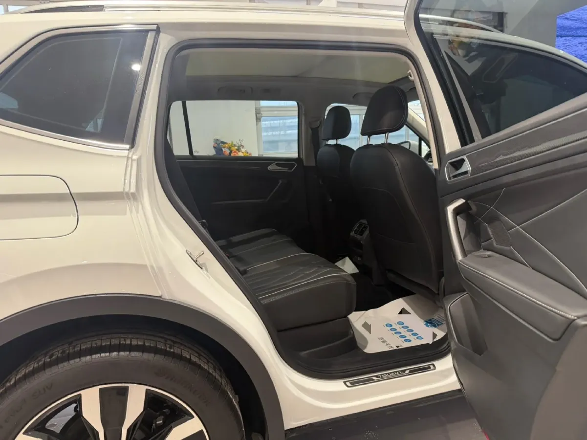 2024 Volkswagen Tiguan L 2.0T 186HP L4 7DCT,autocango,china used car exporter,china ev exporter,chinese used car exporter,chinese used ev exporter