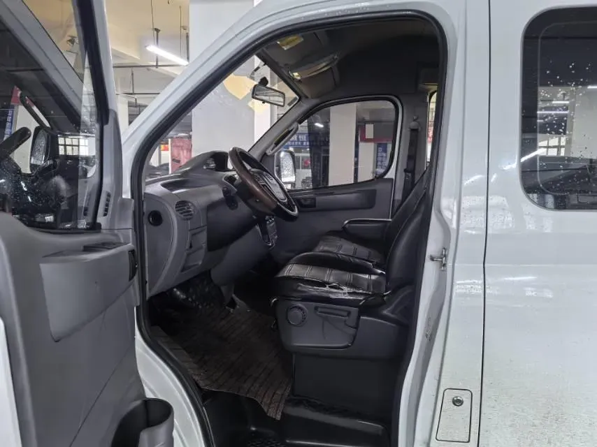 2021 MAXUS XinTu V80 2.0T 139HP L4 6MT,autocango,china used car exporter,china ev exporter,chinese used car exporter,chinese used ev exporter