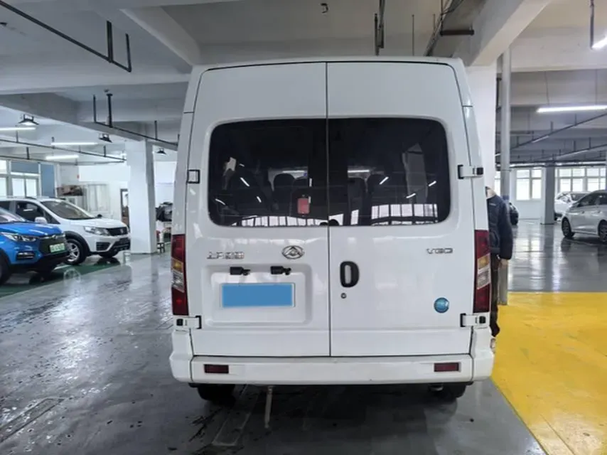 2021 MAXUS XinTu V80 2.0T 139HP L4 6MT,autocango,china used car exporter,china ev exporter,chinese used car exporter,chinese used ev exporter