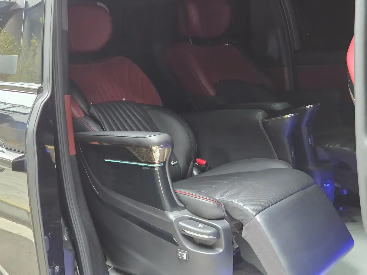 2023 GAC Trumpchi M8 2.0T 252HP L4 8AT,autocango,china used car exporter,china ev exporter,chinese used car exporter,chinese used ev exporter