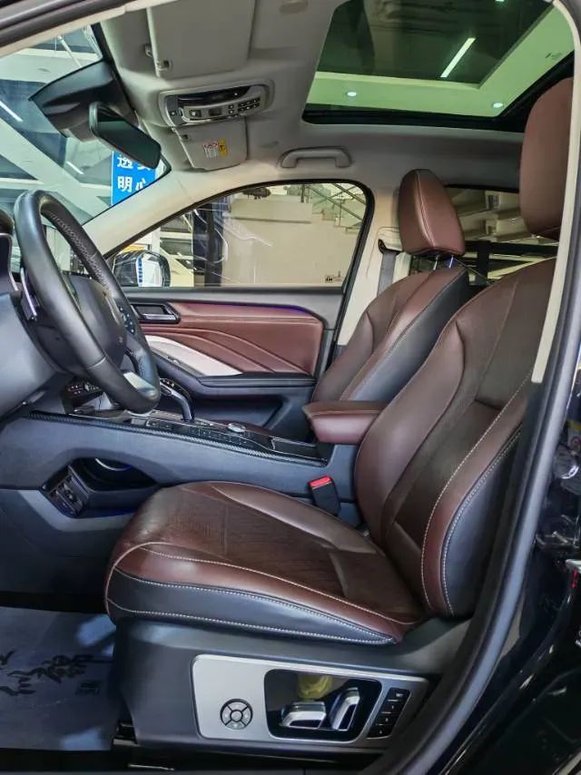 2021 WEY VV6 2.0T 227HP L4 7DCT,autocango,china used car exporter,china ev exporter,chinese used car exporter,chinese used ev exporter