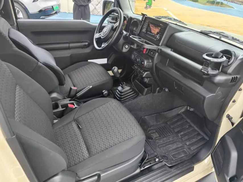 2025 Geely Coolray 1.5L 126HP L4 5MT,autocango,china used car exporter,china ev exporter,chinese used car exporter,chinese used ev exporter