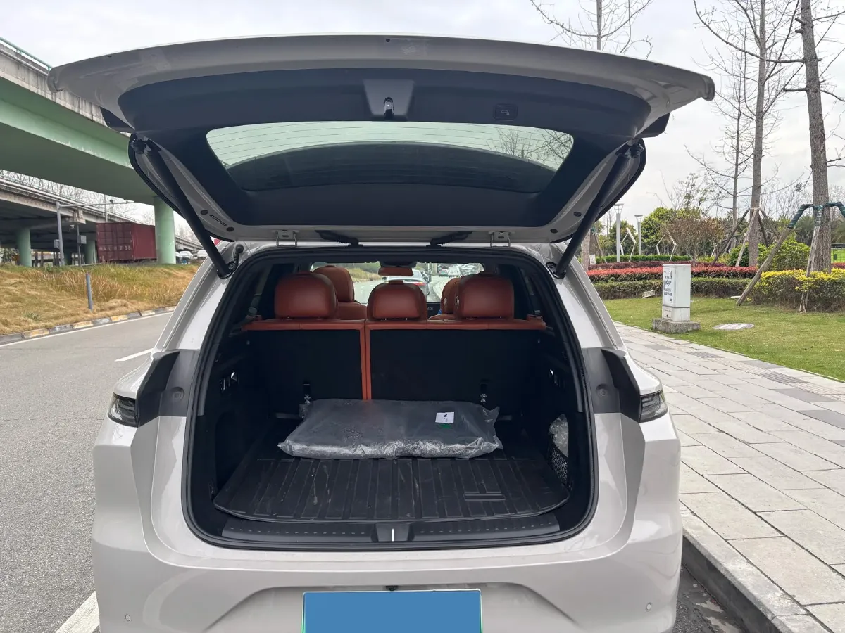 2024 Li L6 Range Extended 154HP L4 REEV 36.8KWH,autocango,china used car exporter,china ev exporter,chinese used car exporter,chinese used ev exporter