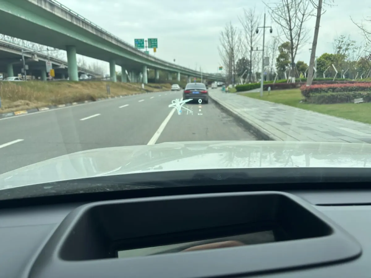 2024 Li L6 Range Extended 154HP L4 REEV 36.8KWH,autocango,china used car exporter,china ev exporter,chinese used car exporter,chinese used ev exporter