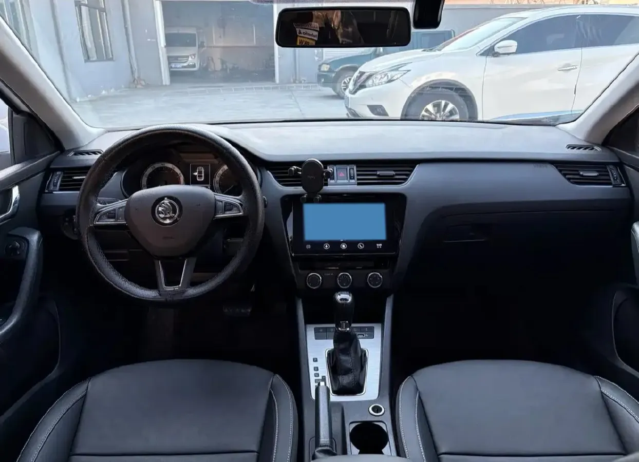 2021 Skoda Octavia 1.5L 113HP L4 6AT,autocango,china used car exporter,china ev exporter,chinese used car exporter,chinese used ev exporter