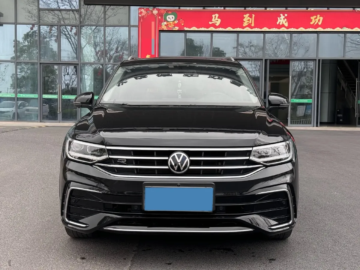 2024 Volkswagen Tiguan L 2.0T 186HP L4 7DCT,autocango,china used car exporter,china ev exporter,chinese used car exporter,chinese used ev exporter