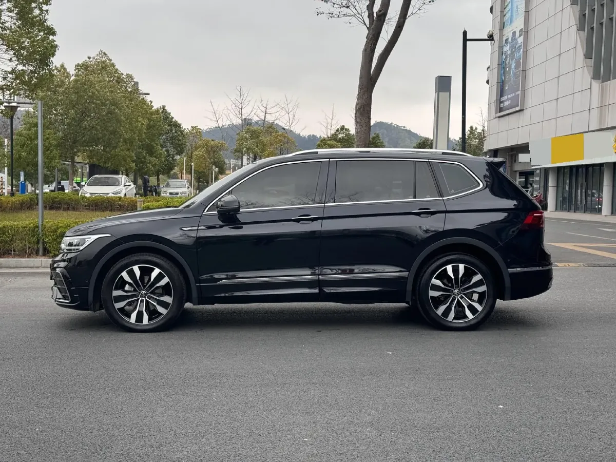 2024 Volkswagen Tiguan L 2.0T 186HP L4 7DCT,autocango,china used car exporter,china ev exporter,chinese used car exporter,chinese used ev exporter